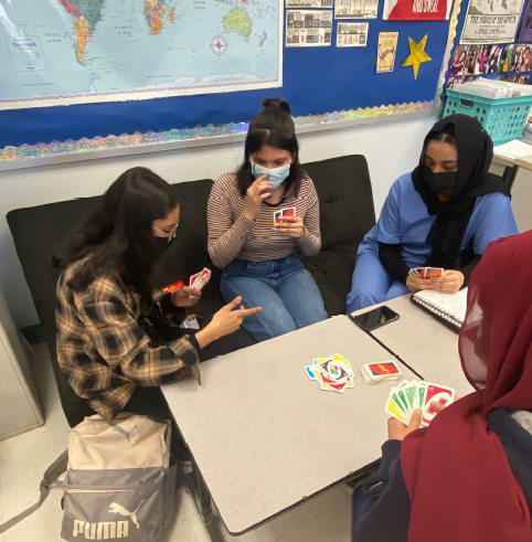 Seniors, in their last few months of school, relax and play Uno during a recent advisory. Photo by: Katie Shiflett